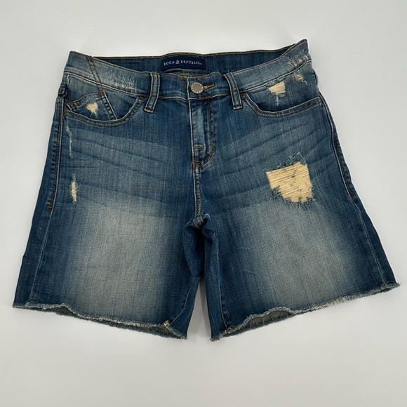 ROCK & Republic Bumpershoot Women’s Distressed Raw Stitched Hem Metal Stars Sz 8 - Picture 1 of 13